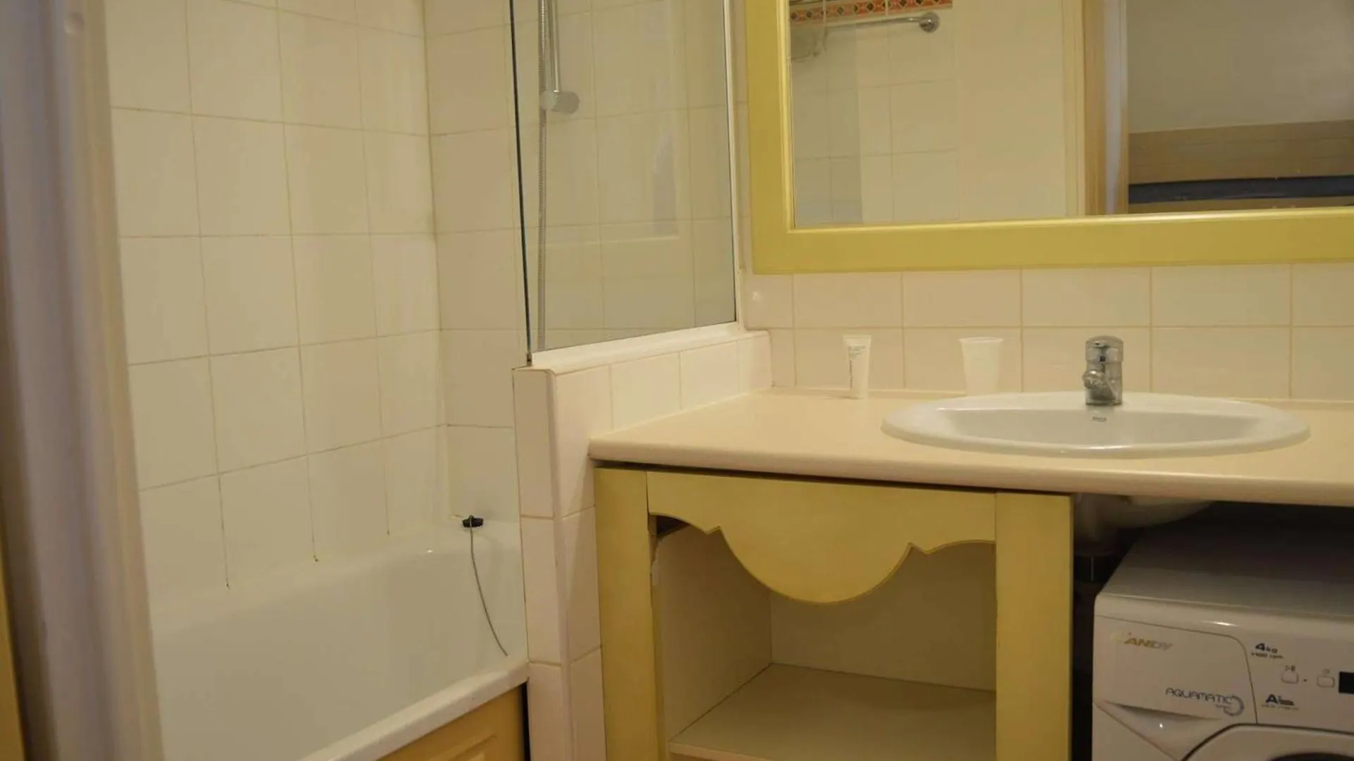 2 Pieces Cabine Avec Piscine, Tennis, Parking - Les Issambres - Fr-1-226-389 Apartment